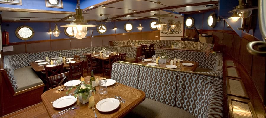 Salon des holländischen Großseglers Mare fan Fryslan